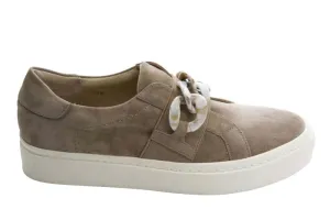 WOMEN'S VANELI YAZZ SNEAKER | TRUFFLE SUEDE